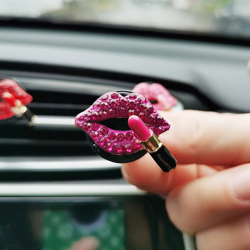Diffuseur parfum pour voiture au glamour et rechargeable et rouge à lèvres rose clair MINHBATTI