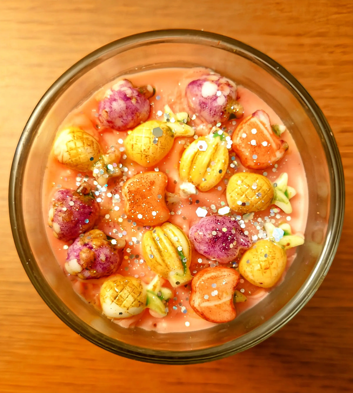 Bougie parfumée "Tutti frutti"framboise noire et vanille. MĪNHBATTĪ