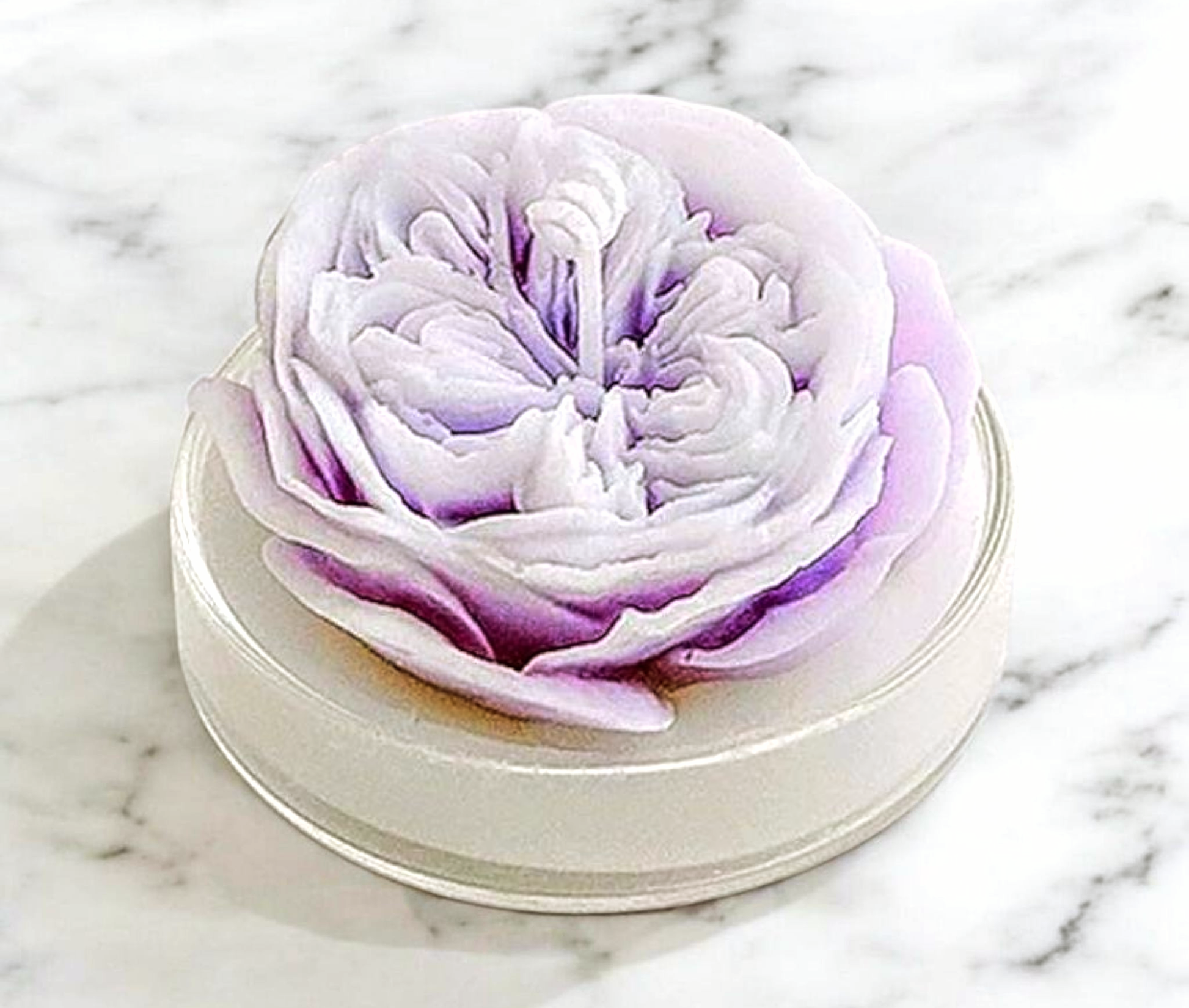 Bougie naturelle parfumée artisanale fleur violet lavande MINHBATTI